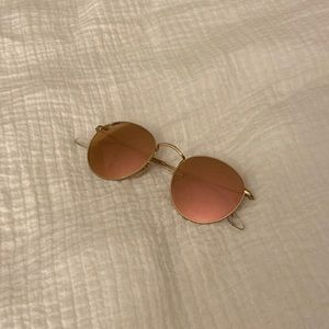 Ray-Ban sunglasses (Round Flash Lenses). Frame: matte gold, lenses: copper.